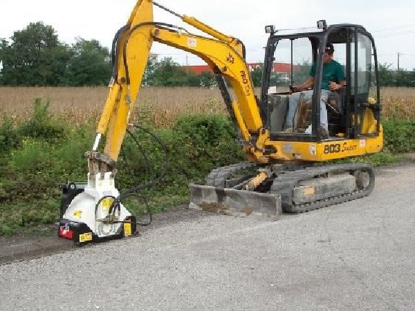 Freza de Asfalt - Atasament PLB 200 - miniexcavator 2 - 4 t.